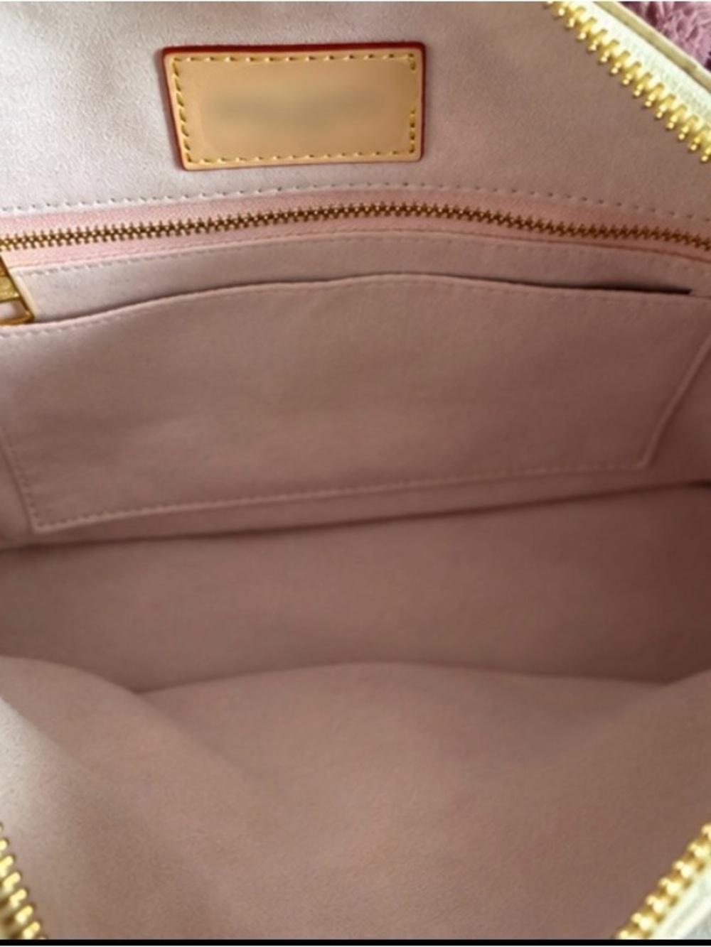 Cute Medium Shoulder Bag - Picture 3 of 5